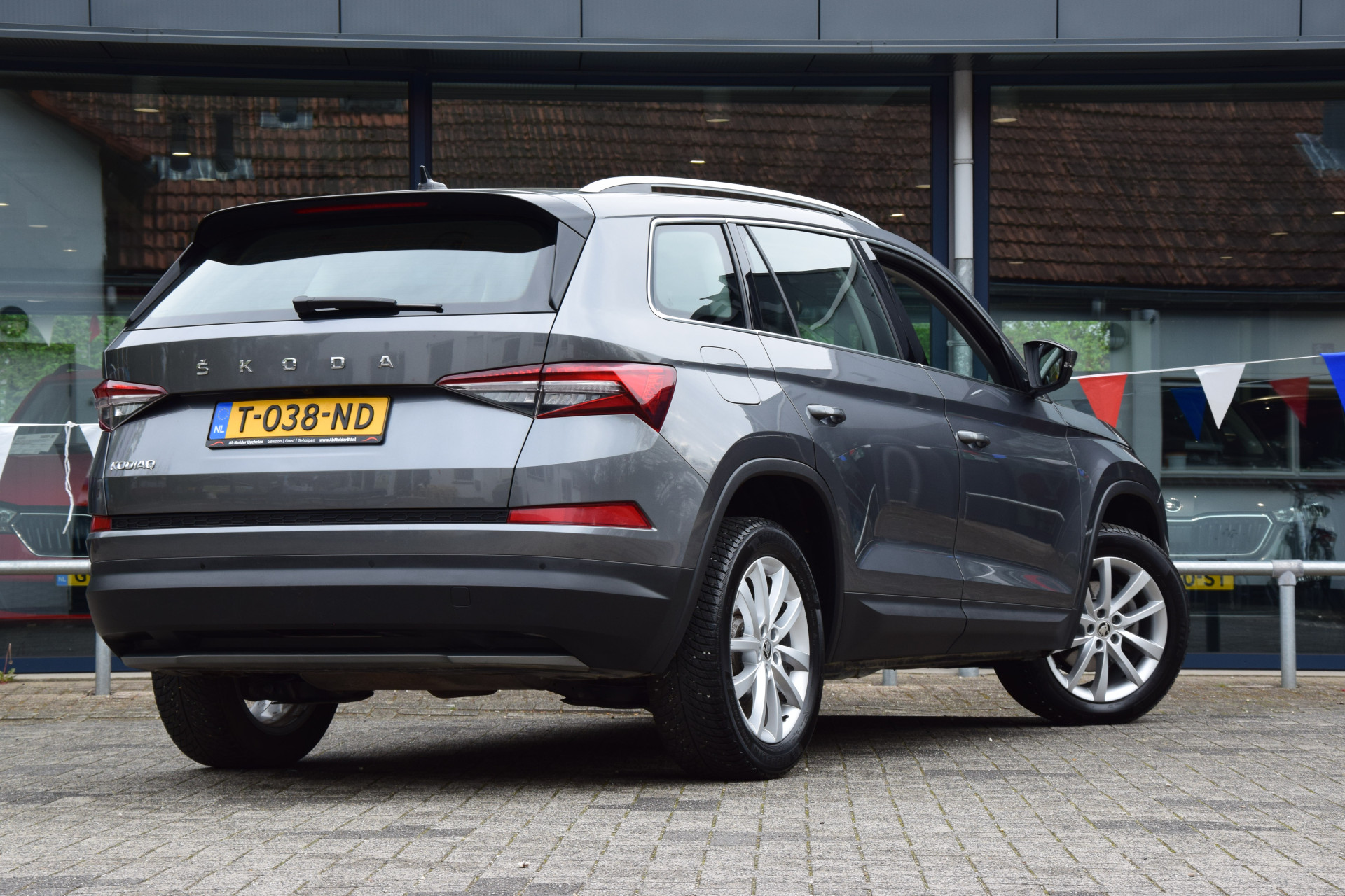 Skoda Kodiaq 1.5 TSI 150PK Business Edition 7p / 7 persoons | Incl. BOVAG Garantie | Org. NL | Trekhaak | Apple CarPlay | Lederen Bekleding  | Achteruitrijcamera | Virtual Cockpit | Full LED | afbeelding 2