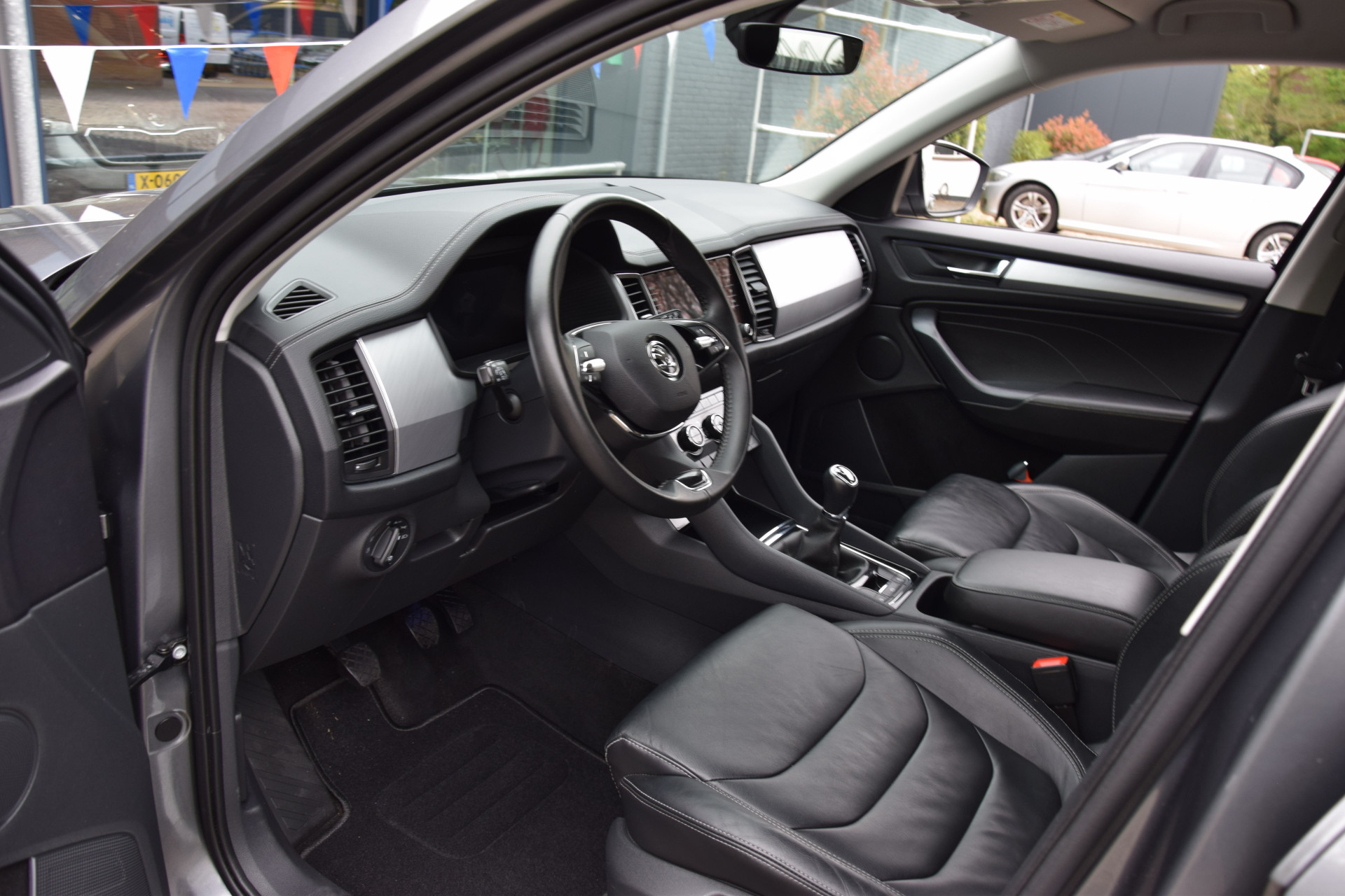 Skoda Kodiaq 1.5 TSI 150PK Business Edition 7p / 7 persoons | Incl. BOVAG Garantie | Org. NL | Trekhaak | Apple CarPlay | Lederen Bekleding  | Achteruitrijcamera | Virtual Cockpit | Full LED | afbeelding 6