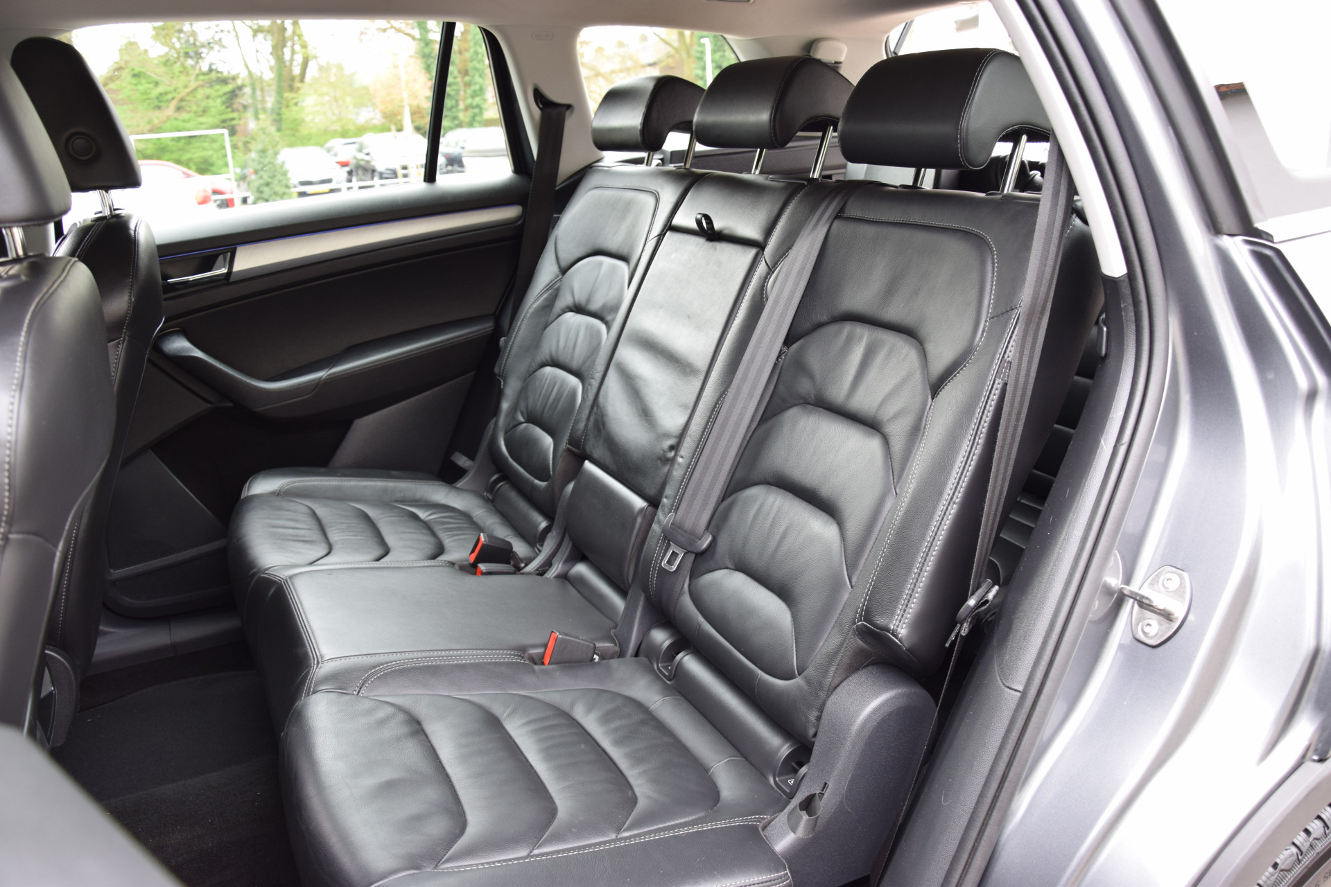 Skoda Kodiaq 1.5 TSI 150PK Business Edition 7p / 7 persoons | Incl. BOVAG Garantie | Org. NL | Trekhaak | Apple CarPlay | Lederen Bekleding  | Achteruitrijcamera | Virtual Cockpit | Full LED | afbeelding 8