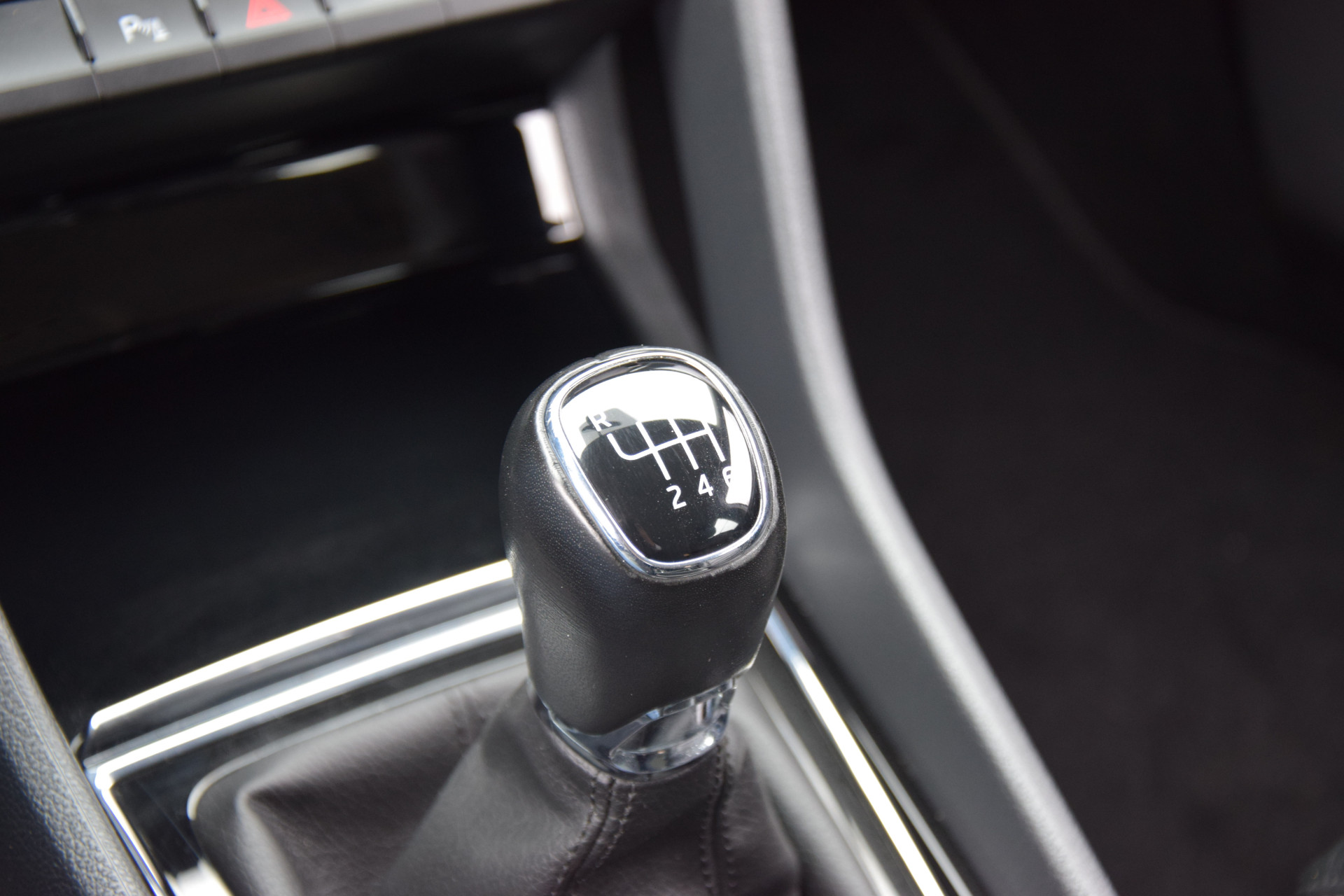 Skoda Kodiaq 1.5 TSI 150PK Business Edition 7p / 7 persoons | Incl. BOVAG Garantie | Org. NL | Trekhaak | Apple CarPlay | Lederen Bekleding  | Achteruitrijcamera | Virtual Cockpit | Full LED | afbeelding 32
