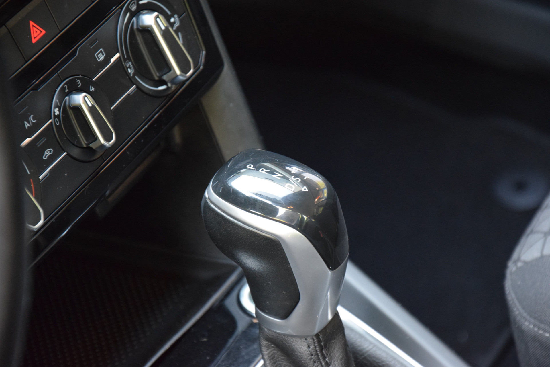 Volkswagen T-Cross 1.0 TSI 116PK Life DSG Automaat | Rijklaar incl. BOVAG Garantie | Org. NL | Navigatiesysteem | Parkeersensoren | Adaptive cruise control | PDC Voor&Achter | Carplay | Navigatie | afbeelding 18