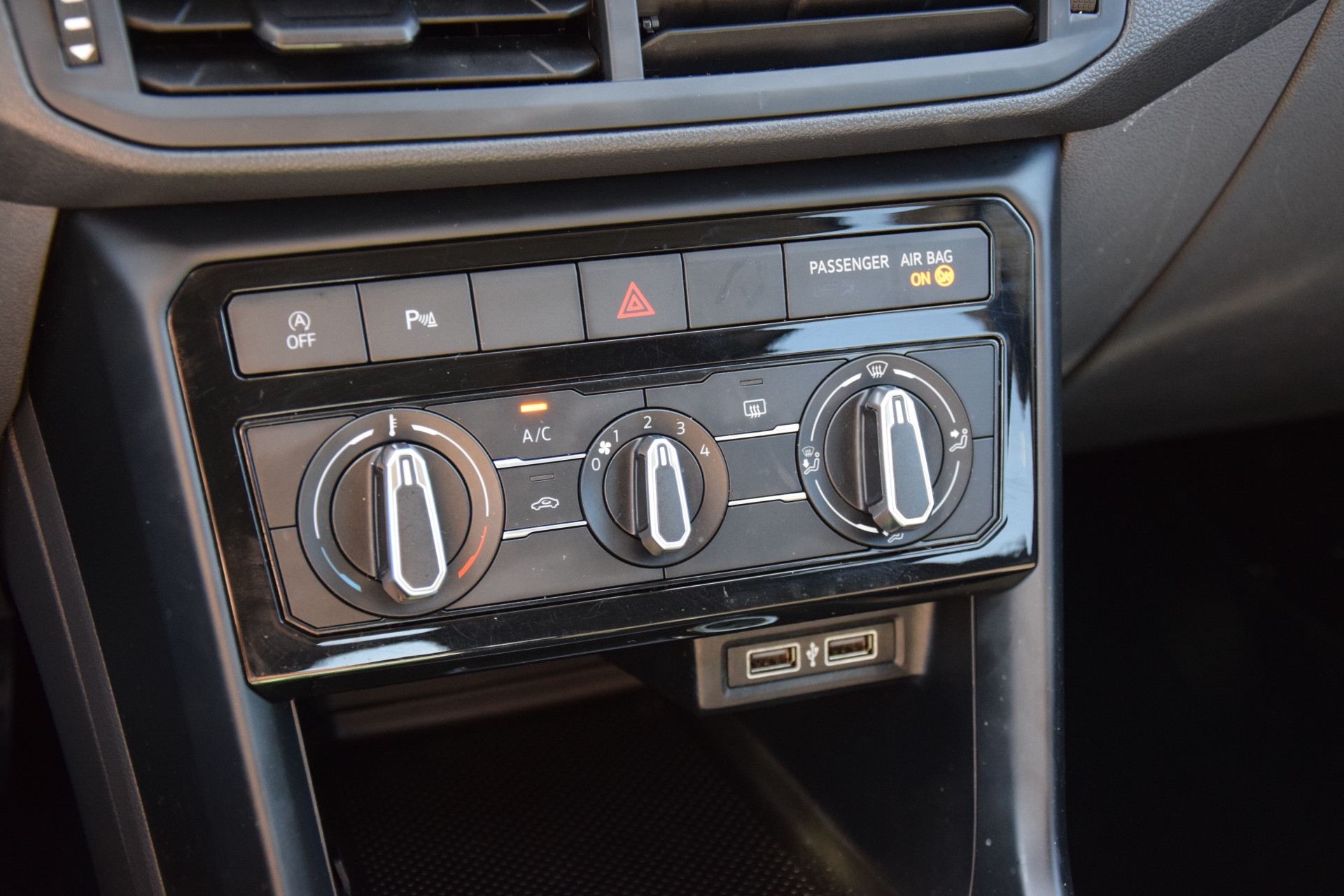 Volkswagen T-Cross 1.0 TSI 116PK Life DSG Automaat | Rijklaar incl. BOVAG Garantie | Org. NL | Navigatiesysteem | Parkeersensoren | Adaptive cruise control | PDC Voor&Achter | Carplay | Navigatie | afbeelding 24