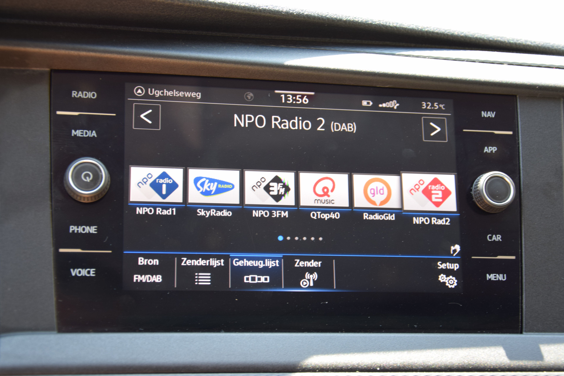 Volkswagen Transporter 2.0 TDI L2H1 Highline DSG Automaat 3-zits (3 persoons) | Org. NL | BPM Vrij | Trekhaak | LED | Adaptive Cruise Control | PDC V+A incl. Camera | Voorruit verwarming | DAB+ | Lichtmetalen velgen 19" | afbeelding 21