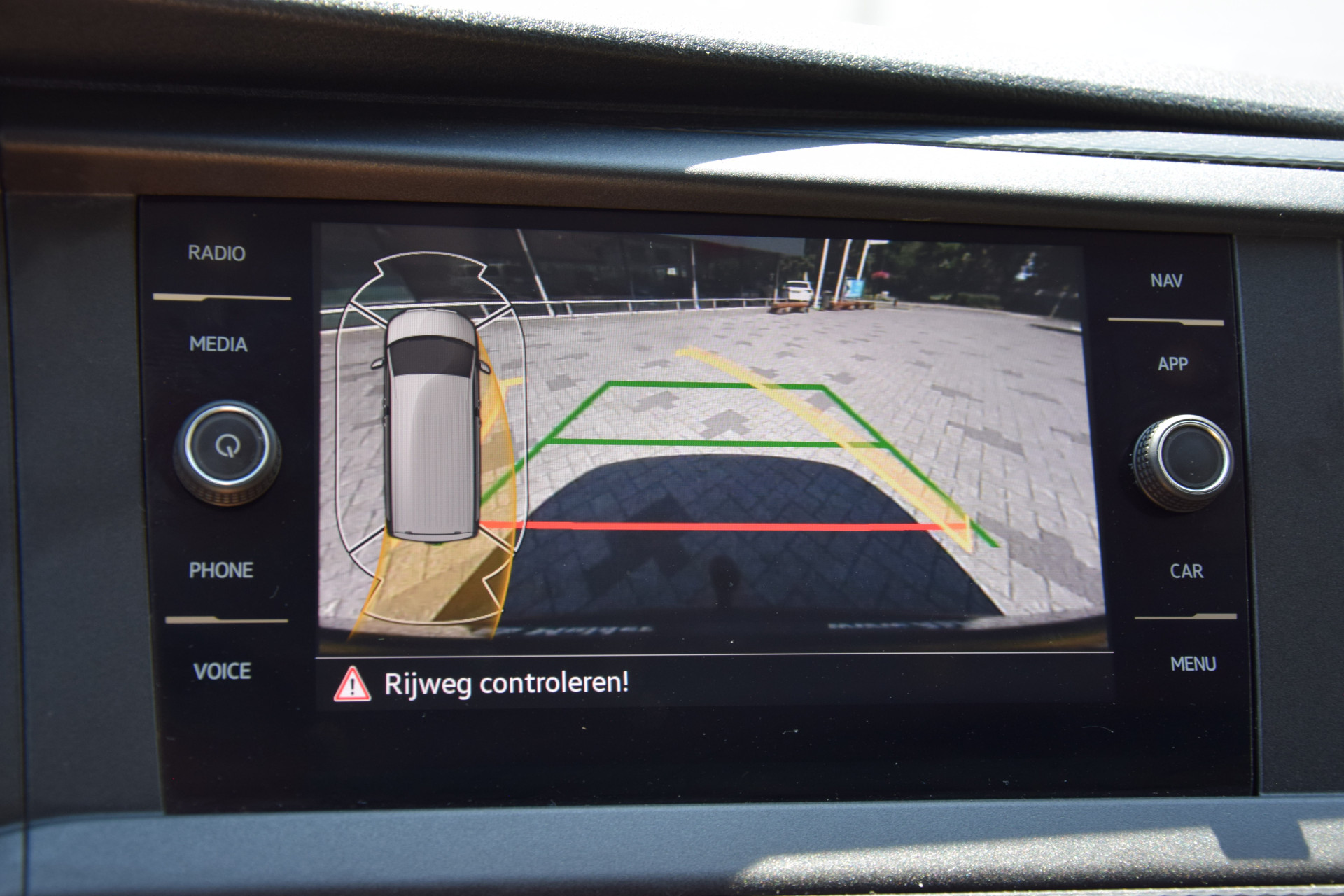 Volkswagen Transporter 2.0 TDI L2H1 Highline DSG Automaat 3-zits (3 persoons) | Org. NL | BPM Vrij | Trekhaak | LED | Adaptive Cruise Control | PDC V+A incl. Camera | Voorruit verwarming | DAB+ | Lichtmetalen velgen 19" | afbeelding 22