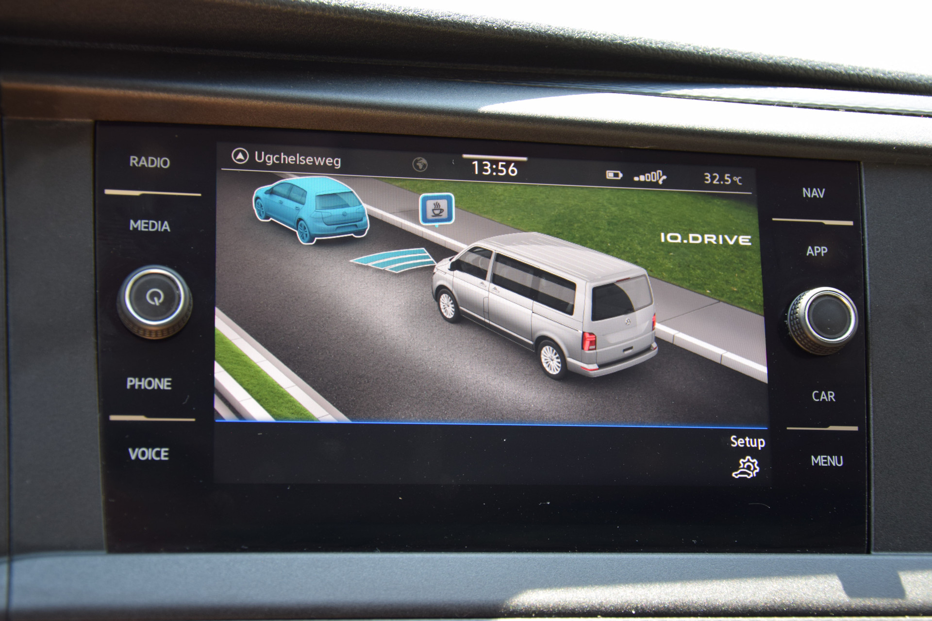 Volkswagen Transporter 2.0 TDI L2H1 Highline DSG Automaat 3-zits (3 persoons) | Org. NL | BPM Vrij | Trekhaak | LED | Adaptive Cruise Control | PDC V+A incl. Camera | Voorruit verwarming | DAB+ | Lichtmetalen velgen 19" | afbeelding 24