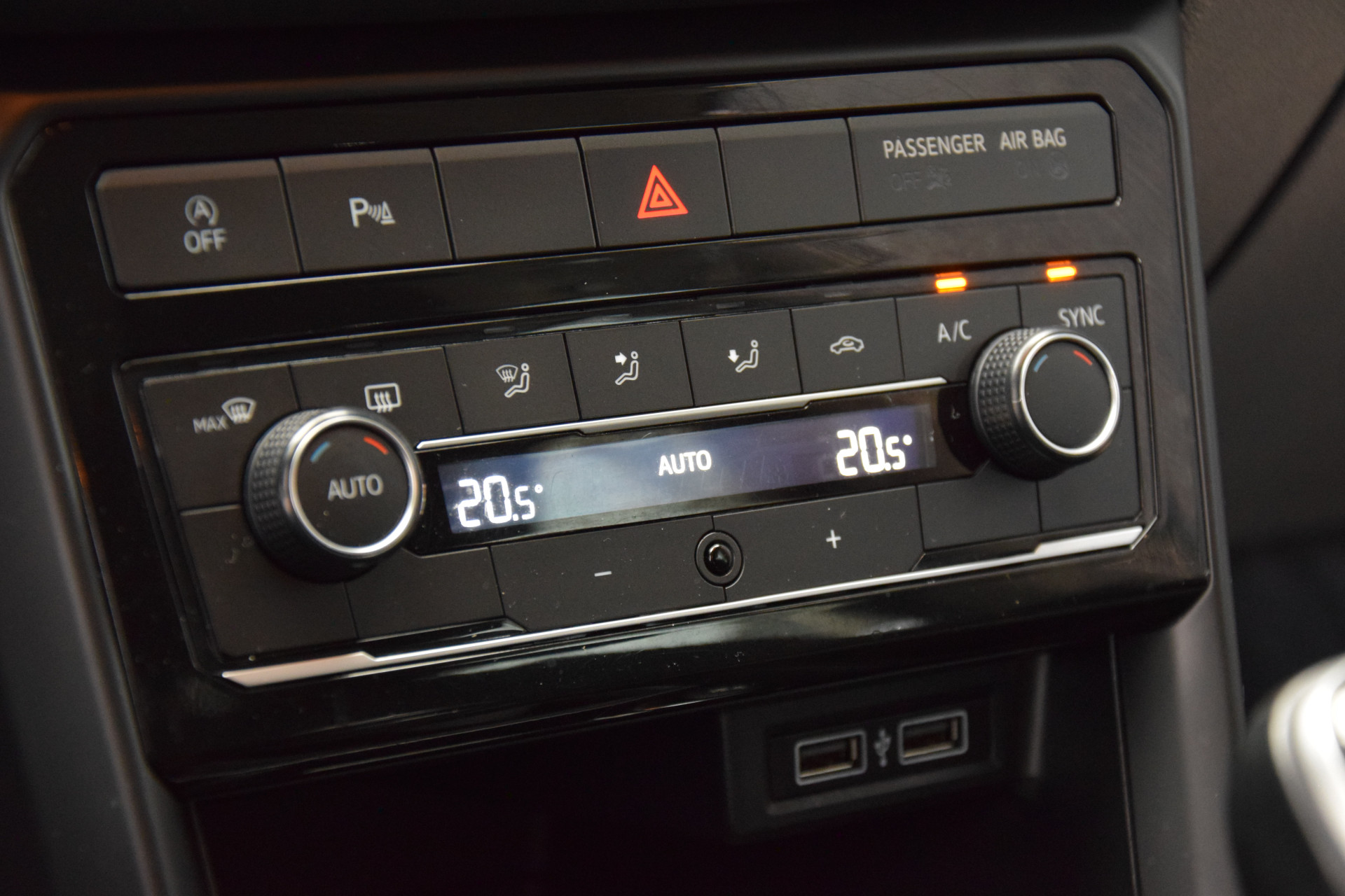 Volkswagen T-Cross 1.0 TSI 96PK Life Business | Org. NL | BOVAG Garantie | Automatische Airco | Adaptive Cruise Control | Parkeersensoren V&A | Navigatie | afbeelding 25