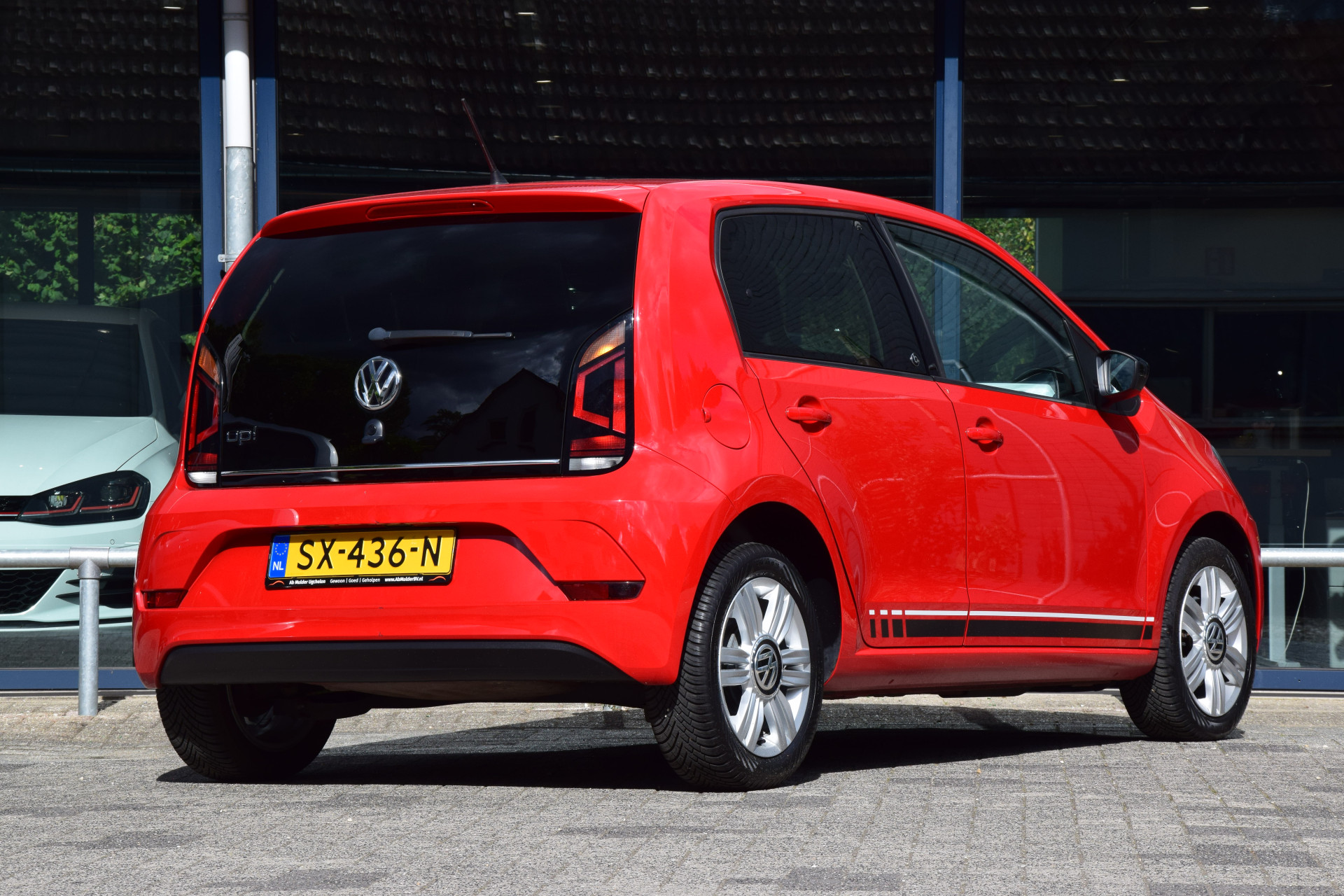 Volkswagen up! 1.0 BMT up! beats | BOVAG Garantie | Cruise Control | 15'' Velgen + All Season Banden | Multiunctioneel Stuurwiel | Bluetooth Telefoonverbinding | Dealer Onderhouden | afbeelding 2
