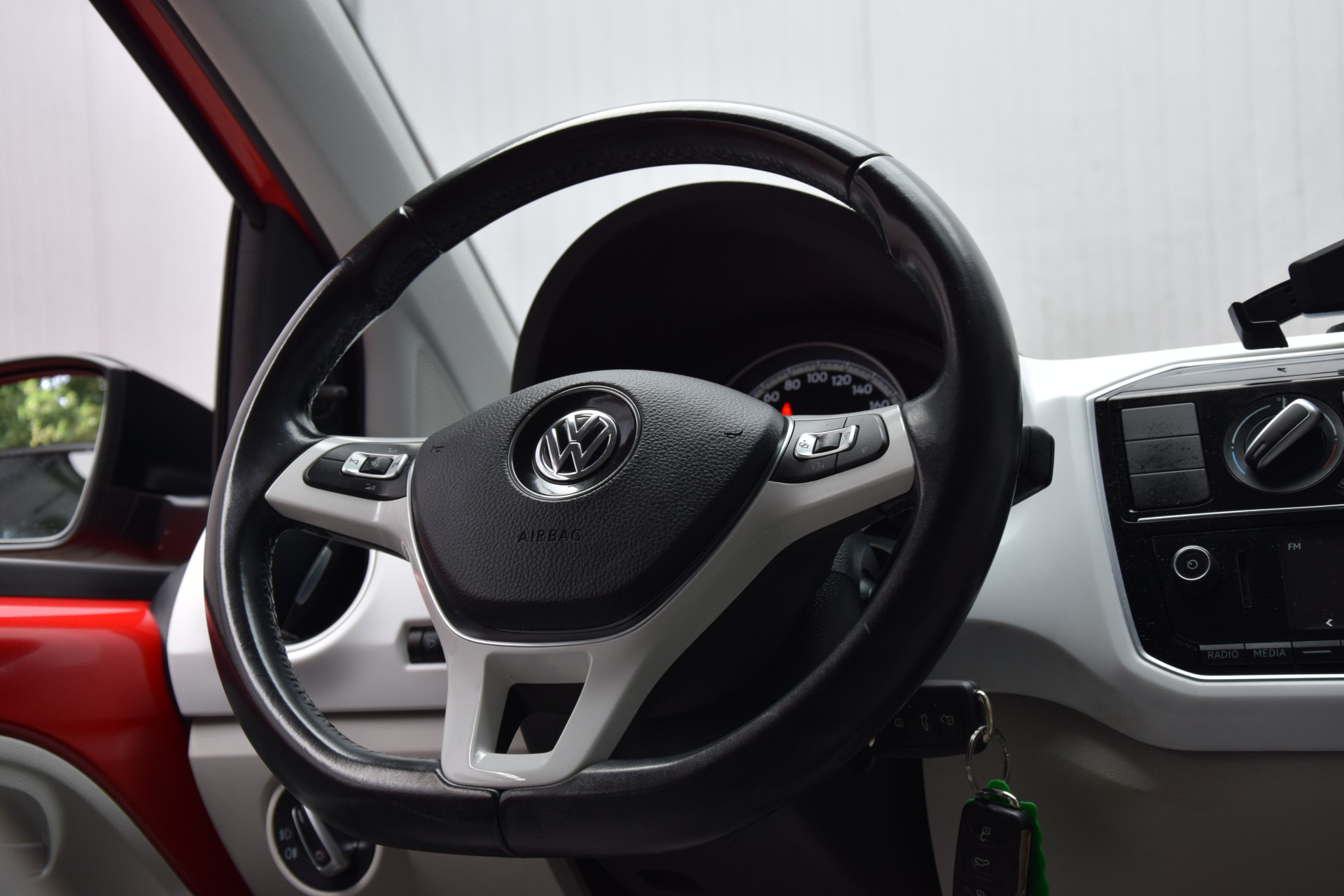 Volkswagen up! 1.0 BMT up! beats | BOVAG Garantie | Cruise Control | 15'' Velgen + All Season Banden | Multiunctioneel Stuurwiel | Bluetooth Telefoonverbinding | Dealer Onderhouden | afbeelding 8