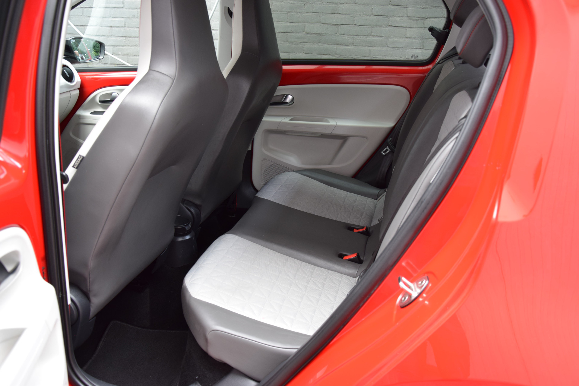 Volkswagen up! 1.0 BMT up! beats | BOVAG Garantie | Cruise Control | 15'' Velgen + All Season Banden | Multiunctioneel Stuurwiel | Bluetooth Telefoonverbinding | Dealer Onderhouden | afbeelding 15