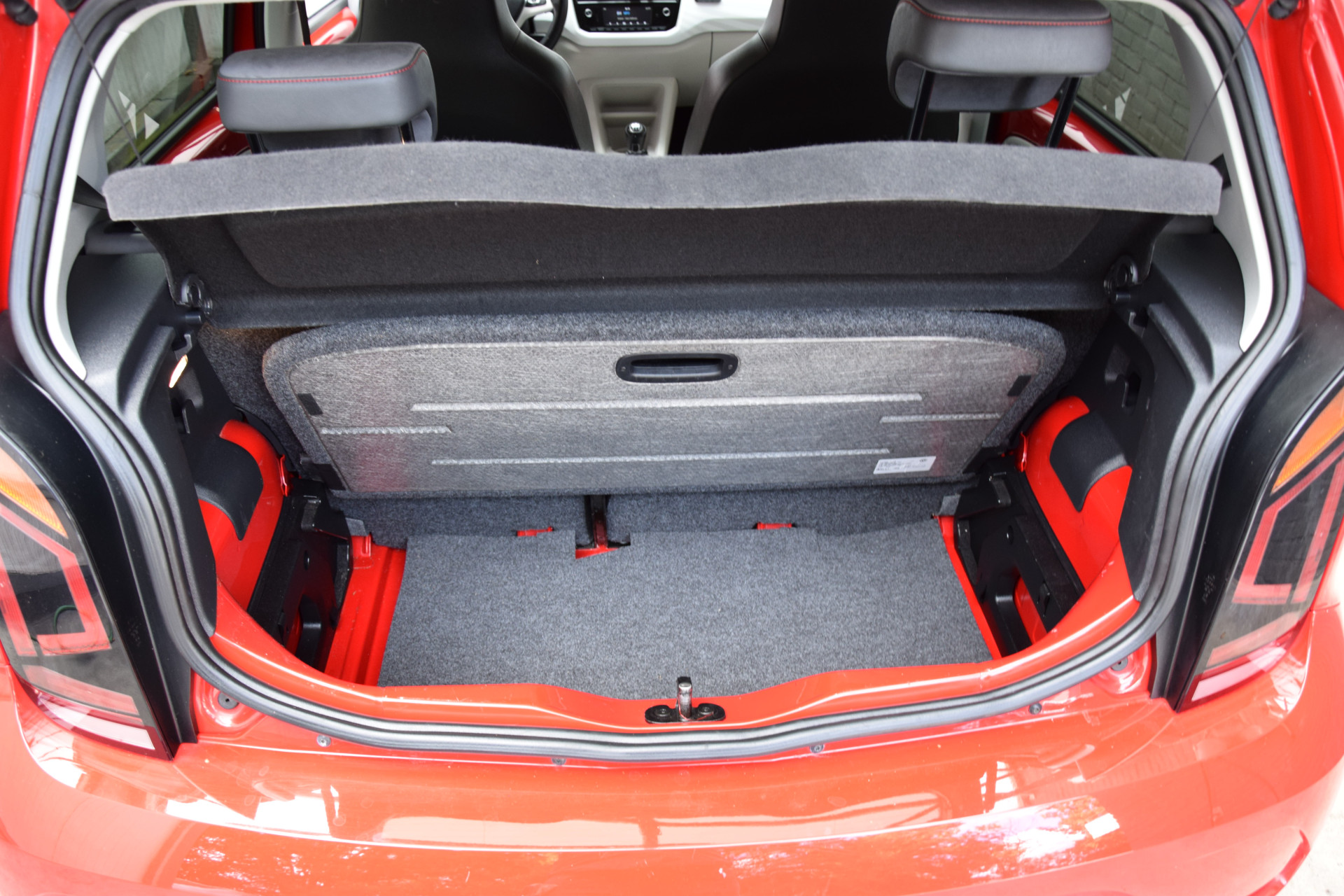 Volkswagen up! 1.0 BMT up! beats | BOVAG Garantie | Cruise Control | 15'' Velgen + All Season Banden | Multiunctioneel Stuurwiel | Bluetooth Telefoonverbinding | Dealer Onderhouden | afbeelding 24