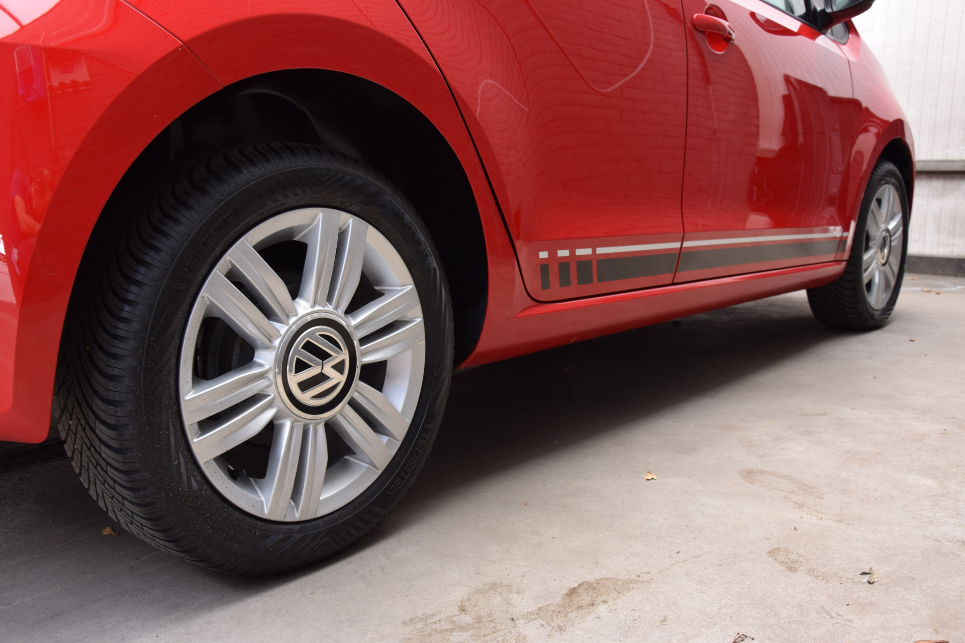 Volkswagen up! 1.0 BMT up! beats | BOVAG Garantie | Cruise Control | 15'' Velgen + All Season Banden | Multiunctioneel Stuurwiel | Bluetooth Telefoonverbinding | Dealer Onderhouden | afbeelding 26