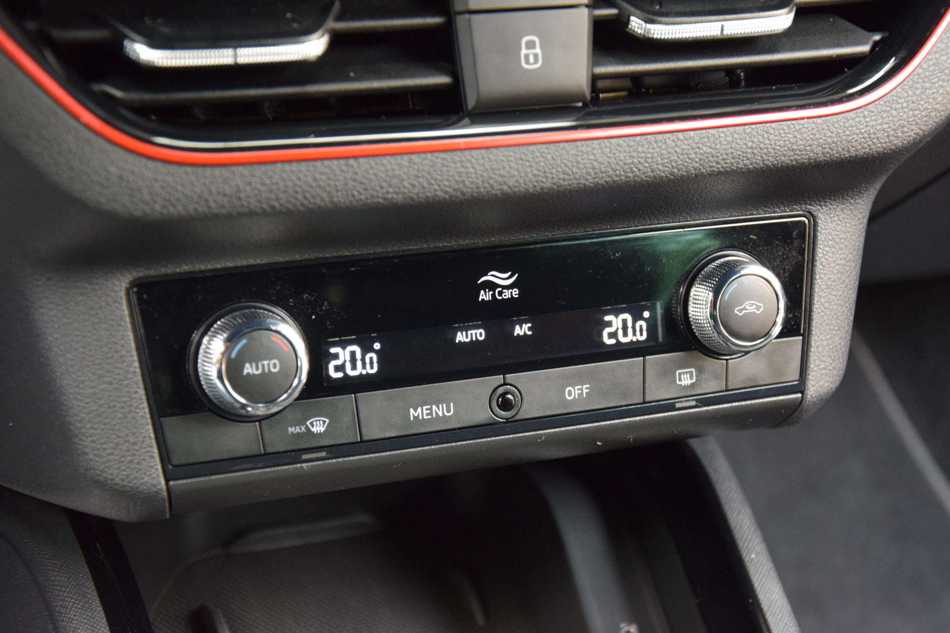 Skoda Kamiq 1.0 TSI 110PK Sport Business DSG Automaat | Orgineel NL | BOVAG Garantie |  Apple Carplay/Android Auto | Cruise Control | Climatronic | Automatisch dimmende binnenspiegel | Parkeersensoren achter | afbeelding 19