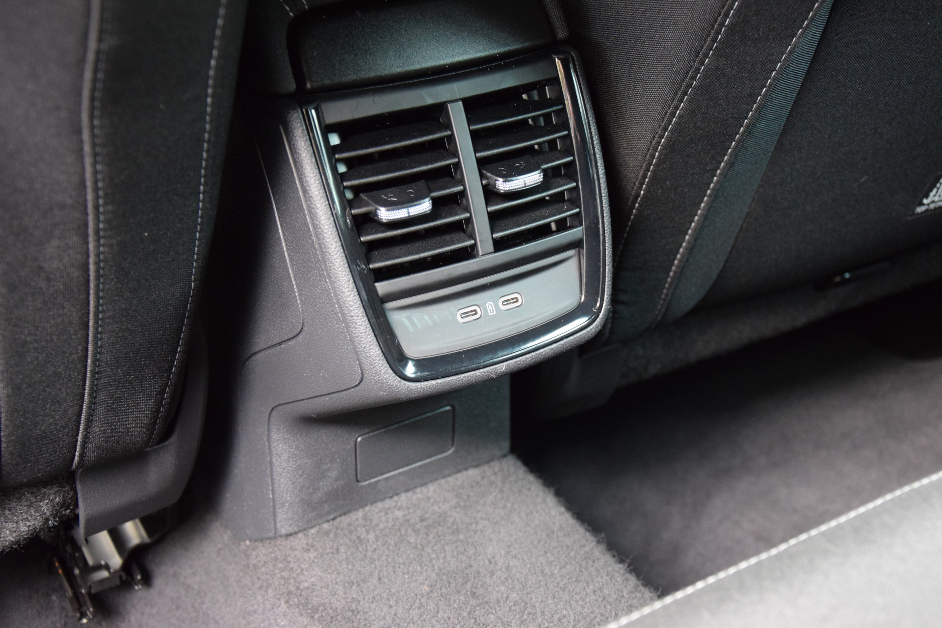 Skoda Kamiq 1.0 TSI 110PK Sport Business DSG Automaat | Orgineel NL | BOVAG Garantie |  Apple Carplay/Android Auto | Cruise Control | Climatronic | Automatisch dimmende binnenspiegel | Parkeersensoren achter | afbeelding 32