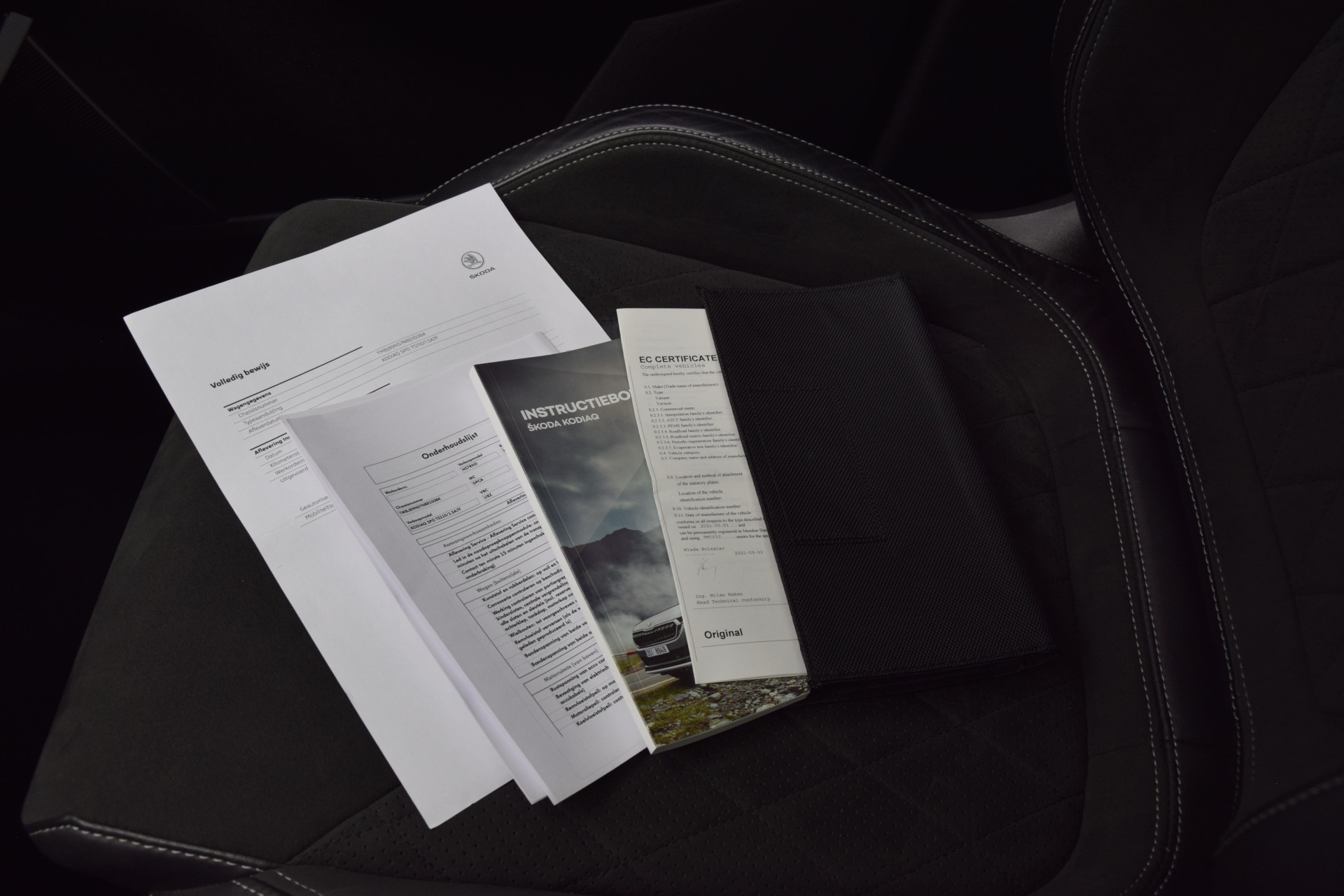 Skoda Kodiaq 1.5 TSI 150PK Sportline Business DSG Automaat | Orgineel NL | BOVAG Garantie | Trekhaak | Facelift | Panoramadak | Cruise control adaptief | File assistent | Rijstrooksensor | Voorstoelen verwarmd afbeelding 9