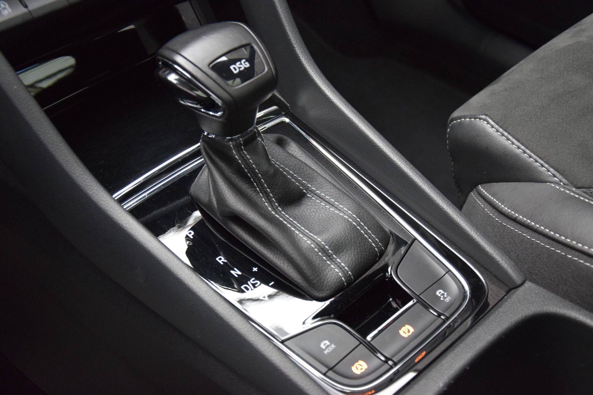 Skoda Kodiaq 1.5 TSI 150PK Sportline Business DSG Automaat | Orgineel NL | BOVAG Garantie | Trekhaak | Facelift | Panoramadak | Cruise control adaptief | File assistent | Rijstrooksensor | Voorstoelen verwarmd afbeelding 10