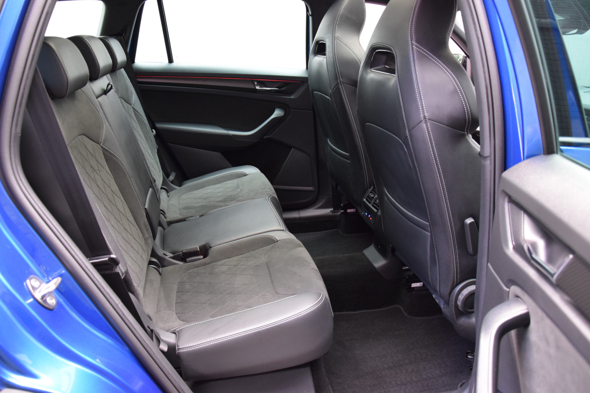 Skoda Kodiaq 1.5 TSI 150PK Sportline Business DSG Automaat | Orgineel NL | BOVAG Garantie | Trekhaak | Facelift | Panoramadak | Cruise control adaptief | File assistent | Rijstrooksensor | Voorstoelen verwarmd afbeelding 36