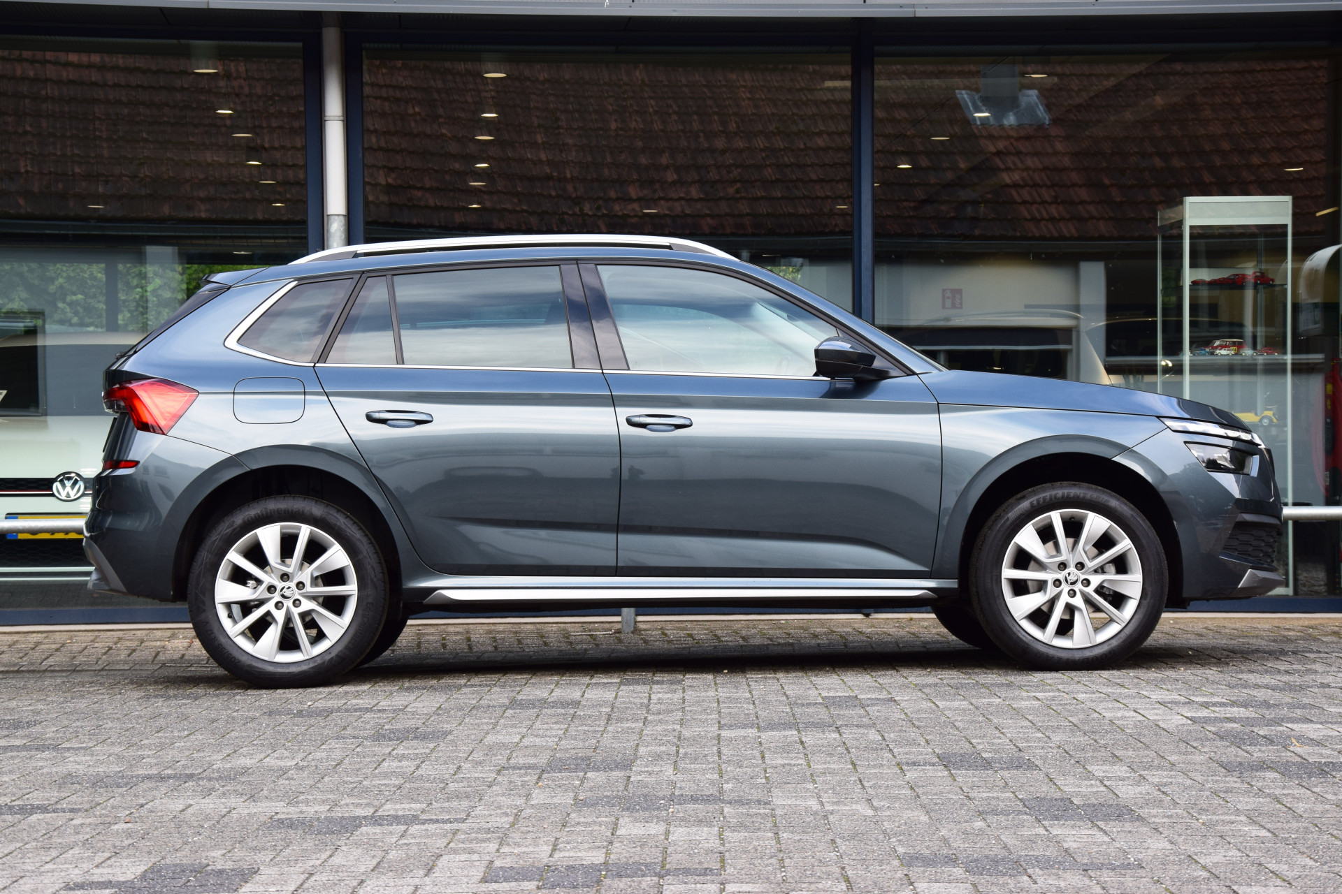 Skoda Kamiq 1.0 TSI 110PK Business Edition DSG Automaat | BOVAG Garantie | Virtual dashboard | Navigatie | Parkeersensor V&A | Apple Carplay/Android Auto | Climatronic afbeelding 5