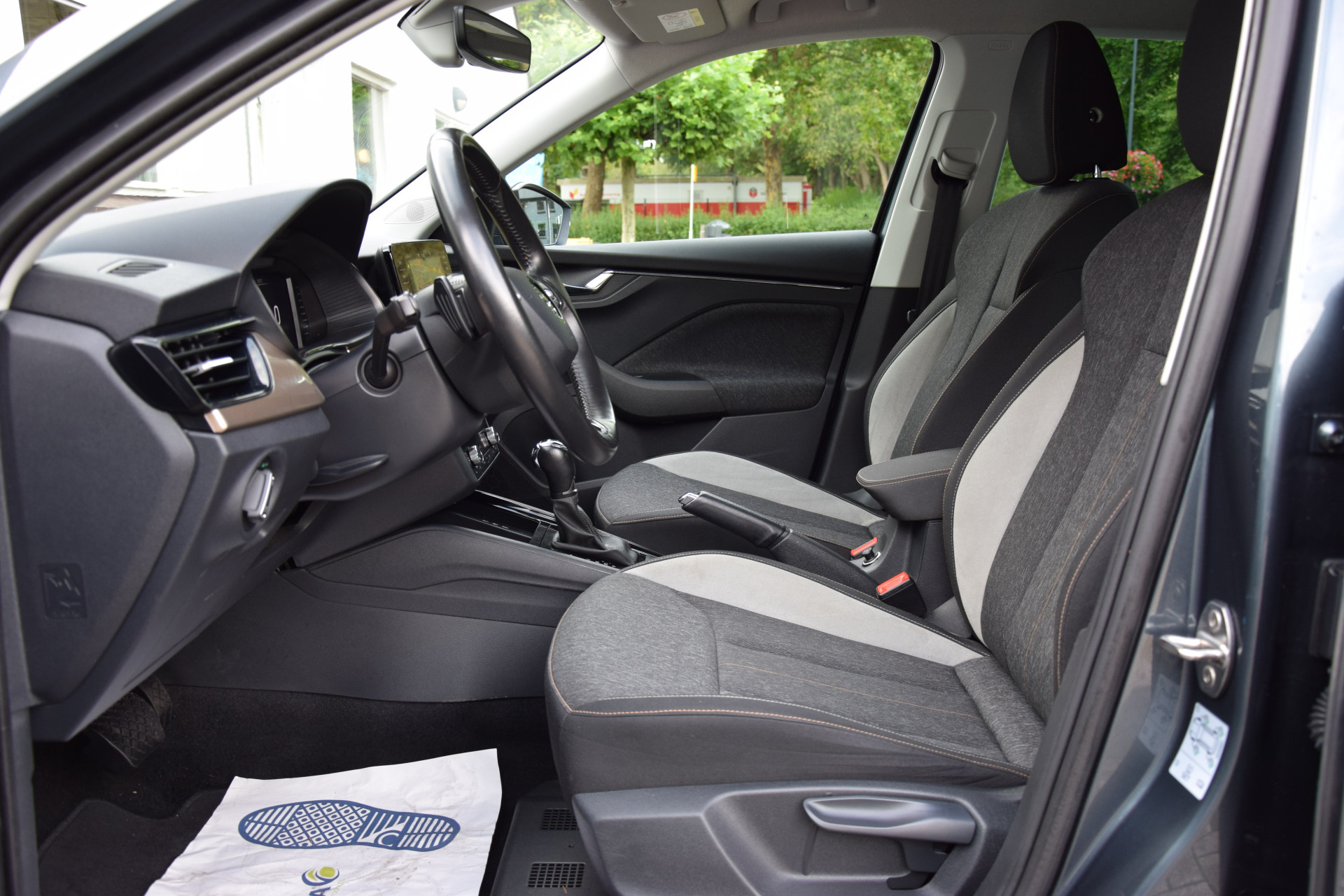 Skoda Kamiq 1.0 TSI 110PK Business Edition DSG Automaat | BOVAG Garantie | Virtual dashboard | Navigatie | Parkeersensor V&A | Apple Carplay/Android Auto | Climatronic afbeelding 12