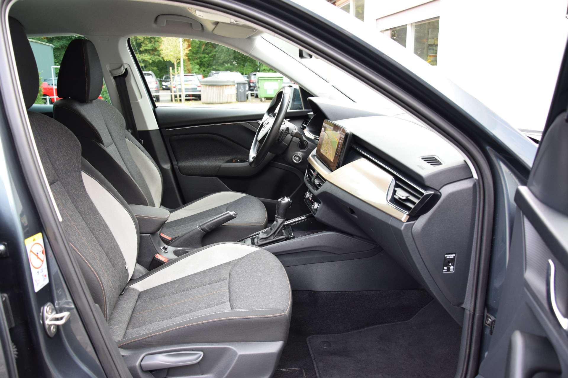 Skoda Kamiq 1.0 TSI 110PK Business Edition DSG Automaat | BOVAG Garantie | Virtual dashboard | Navigatie | Parkeersensor V&A | Apple Carplay/Android Auto | Climatronic afbeelding 16