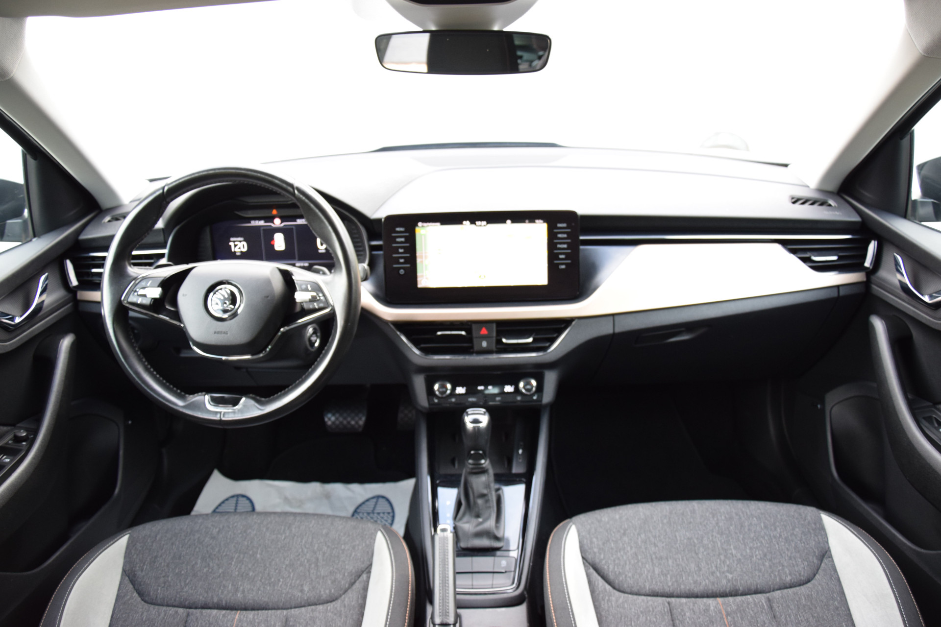 Skoda Kamiq 1.0 TSI 110PK Business Edition DSG Automaat | BOVAG Garantie | Virtual dashboard | Navigatie | Parkeersensor V&A | Apple Carplay/Android Auto | Climatronic afbeelding 18