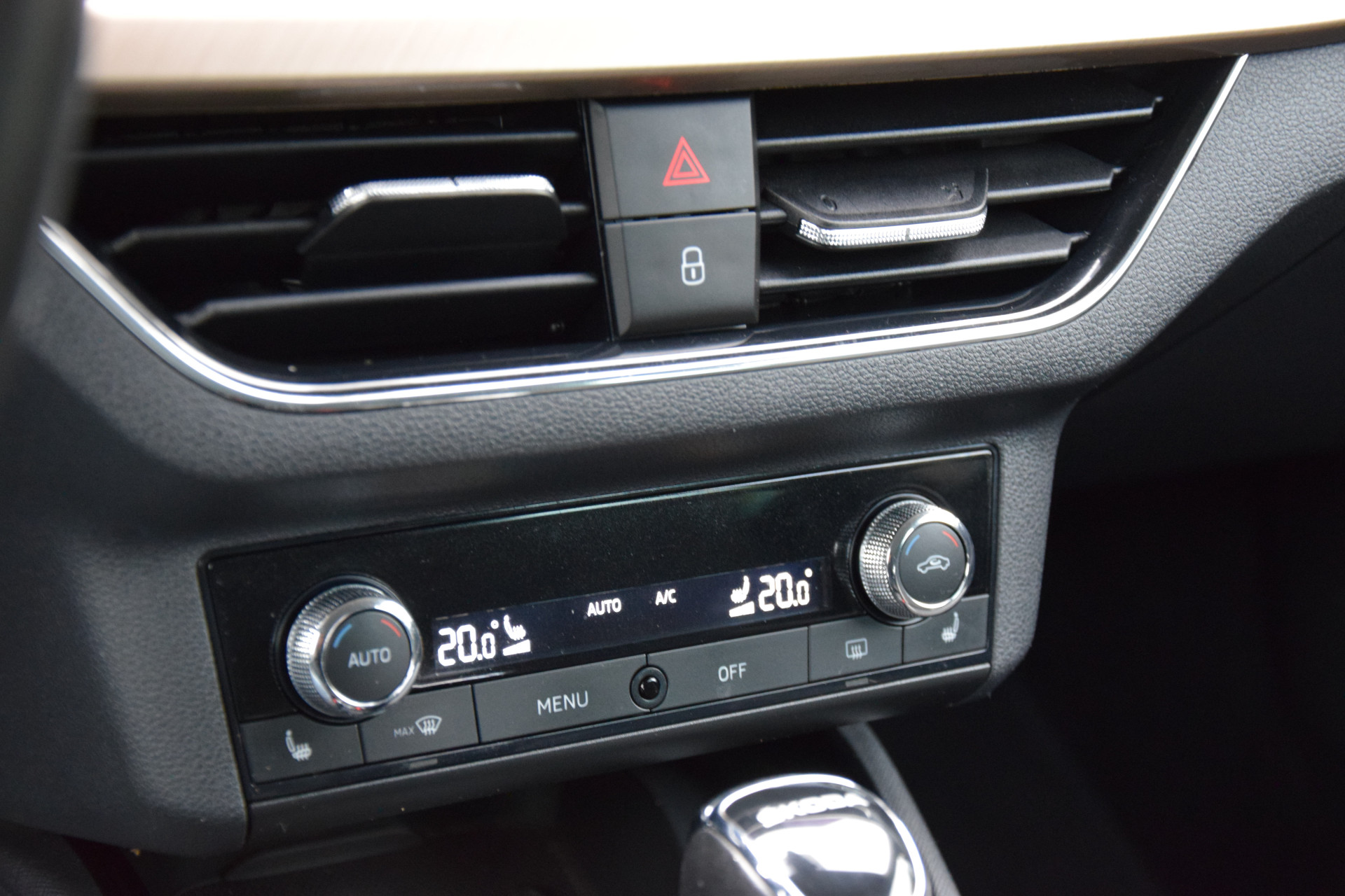 Skoda Kamiq 1.0 TSI 110PK Business Edition DSG Automaat | BOVAG Garantie | Virtual dashboard | Navigatie | Parkeersensor V&A | Apple Carplay/Android Auto | Climatronic afbeelding 26