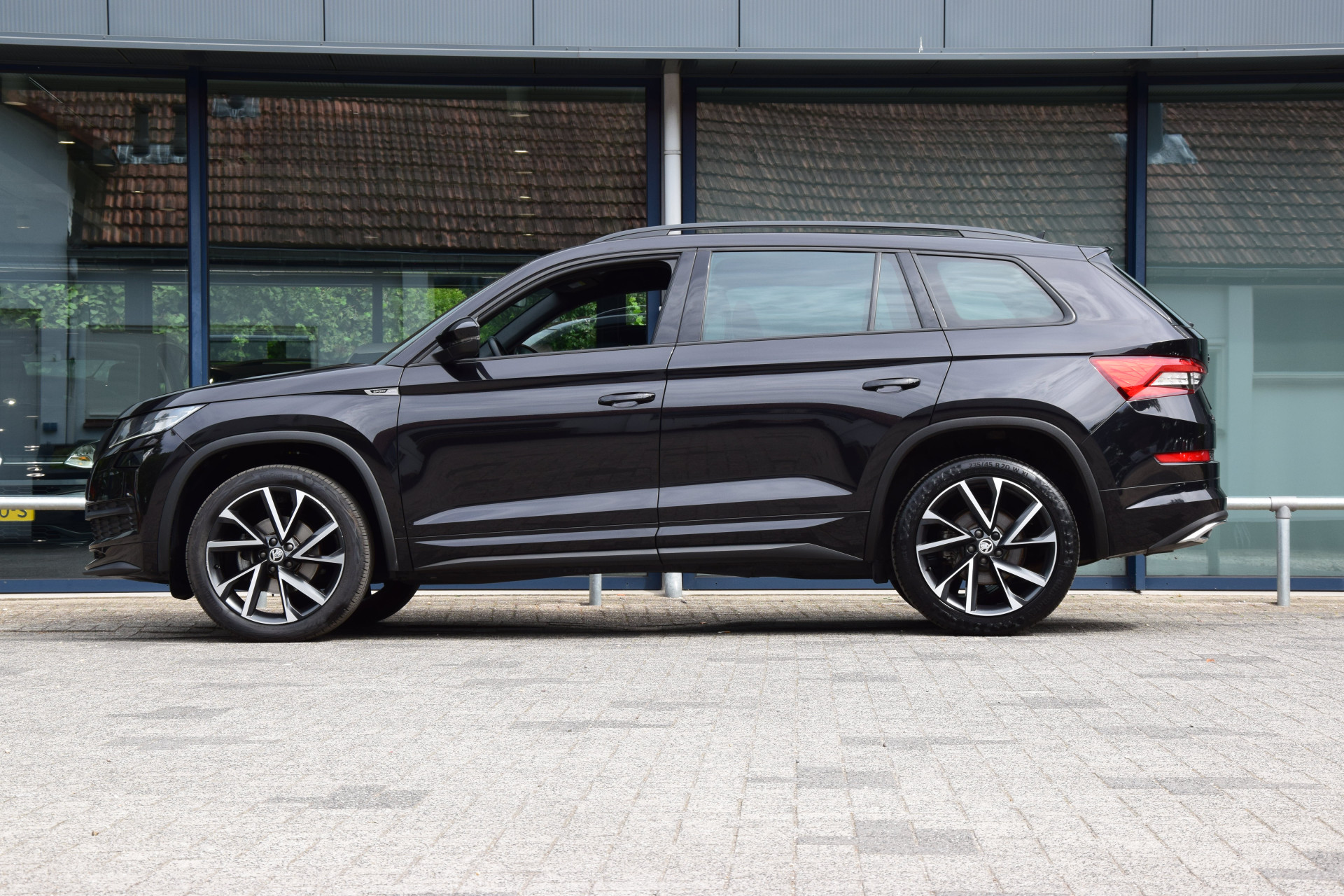 Skoda Kodiaq 1.5 TSI 150PK Sportline Business DSG Automaat | Org. NL | BOVAG Garantie | Virtual Cockpit | Camera | 20'' Velgen | Stoel&Voorruitverwarming | Elektrische Kofferklep | afbeelding 4
