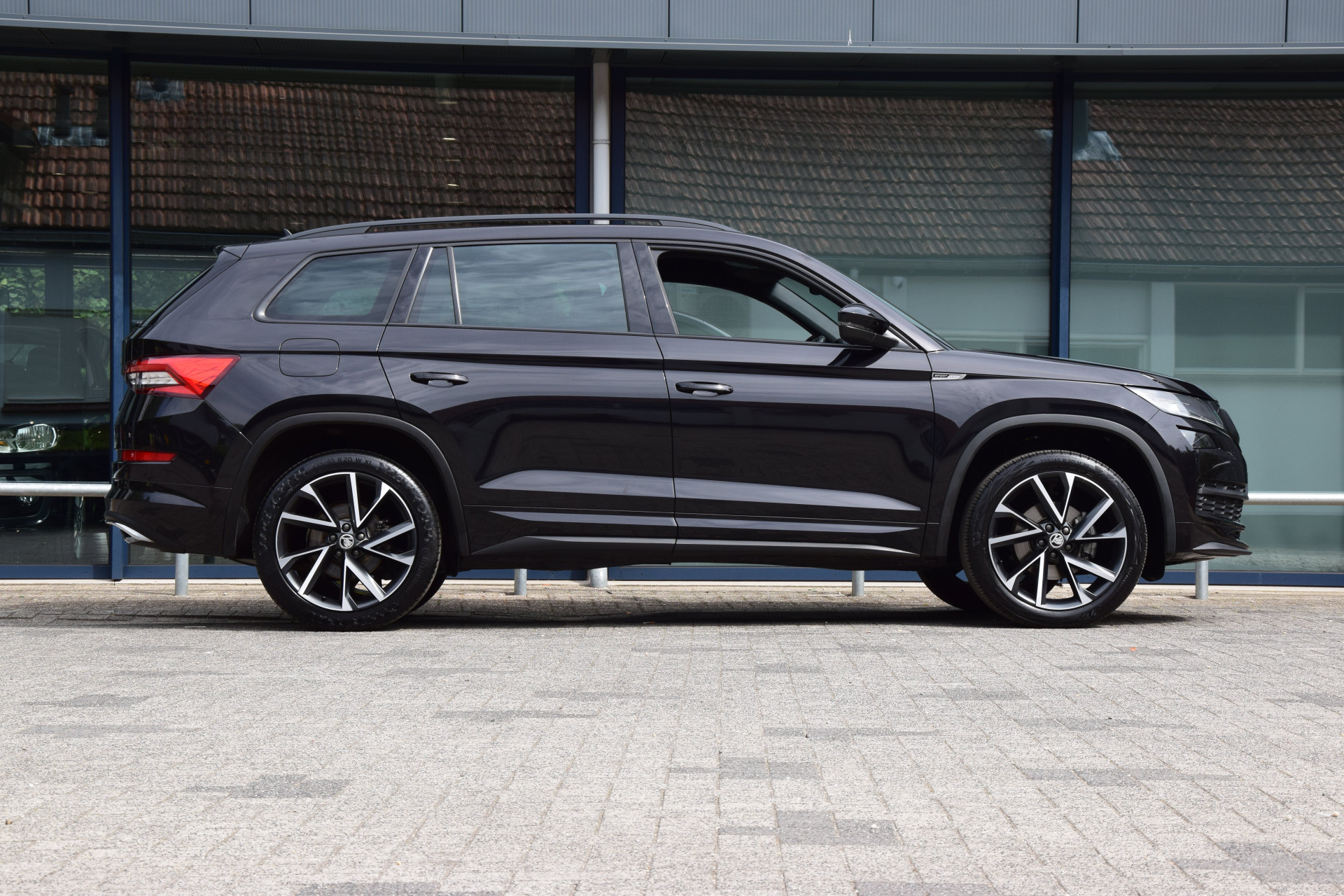 Skoda Kodiaq 1.5 TSI 150PK Sportline Business DSG Automaat | Org. NL | BOVAG Garantie | Virtual Cockpit | Camera | 20'' Velgen | Stoel&Voorruitverwarming | Elektrische Kofferklep | afbeelding 5