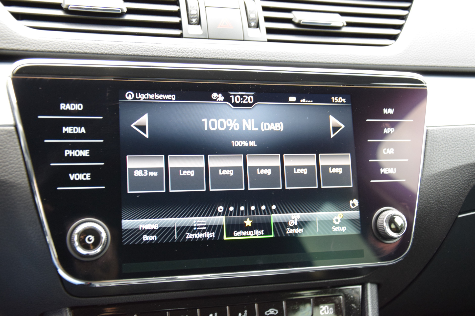 Skoda Superb Combi 1.5 TSI 150PK ACT Business Edition DSG Automaat | Org. NL | BOVAG Garantie | Trekhaak | Lederen Bekleding | Full LED | Apple Carplay/Android Auto | Cruise&Climate Control | afbeelding 22