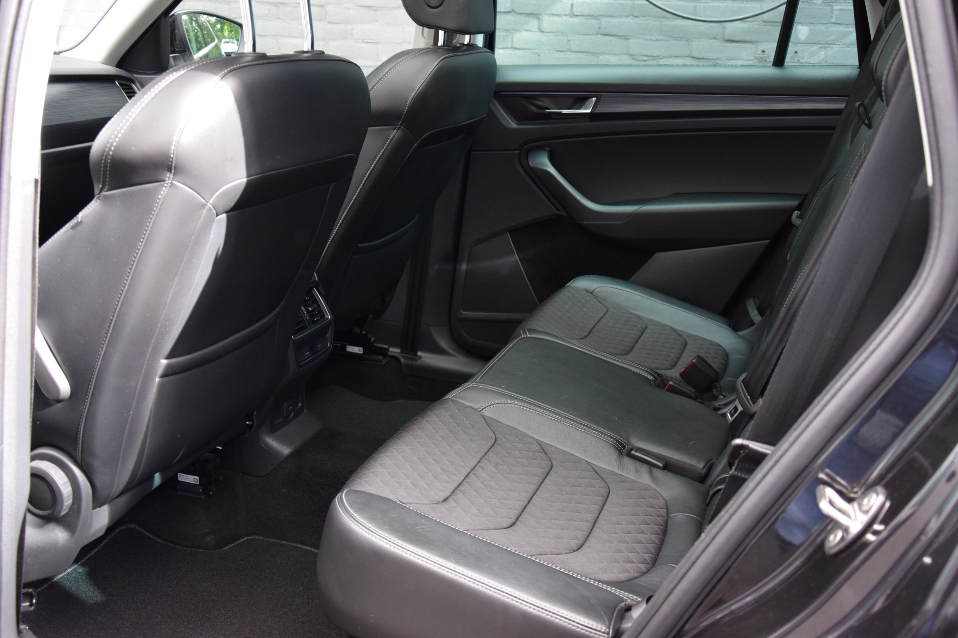 Skoda Kodiaq 1.5 TSI 150PK Business Edition DSG Automaat | Org. NL | BOVAG Garantie | Trekhaak | Adaptive Cruise | Elektrische Kofferklep | Camera | Full LED | Half Leder | Stoelverwarming | afbeelding 7