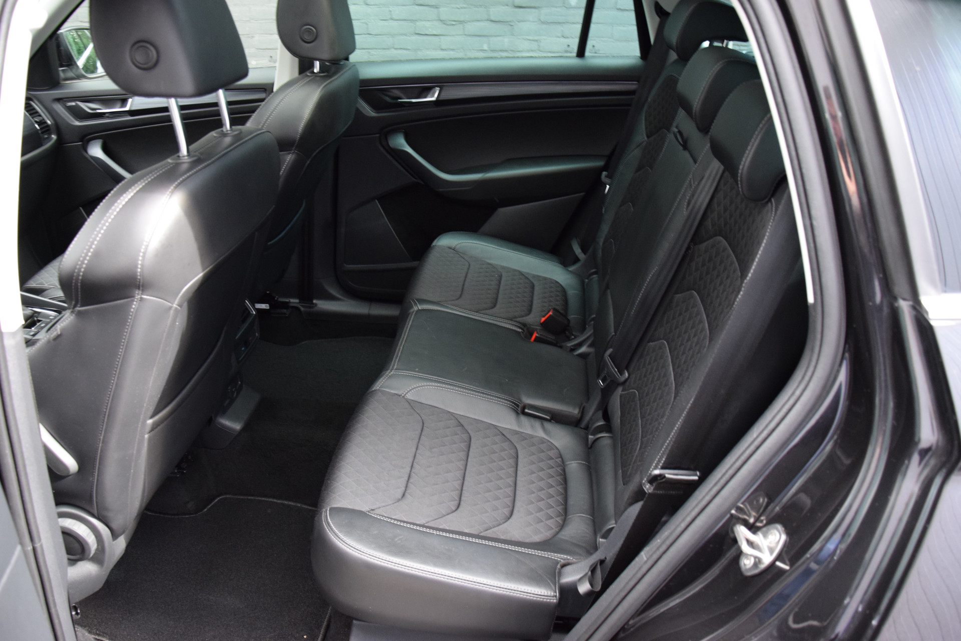 Skoda Kodiaq 1.5 TSI 150PK Business Edition DSG Automaat | Org. NL | BOVAG Garantie | Trekhaak | Adaptive Cruise | Elektrische Kofferklep | Camera | Full LED | Half Leder | Stoelverwarming | afbeelding 8