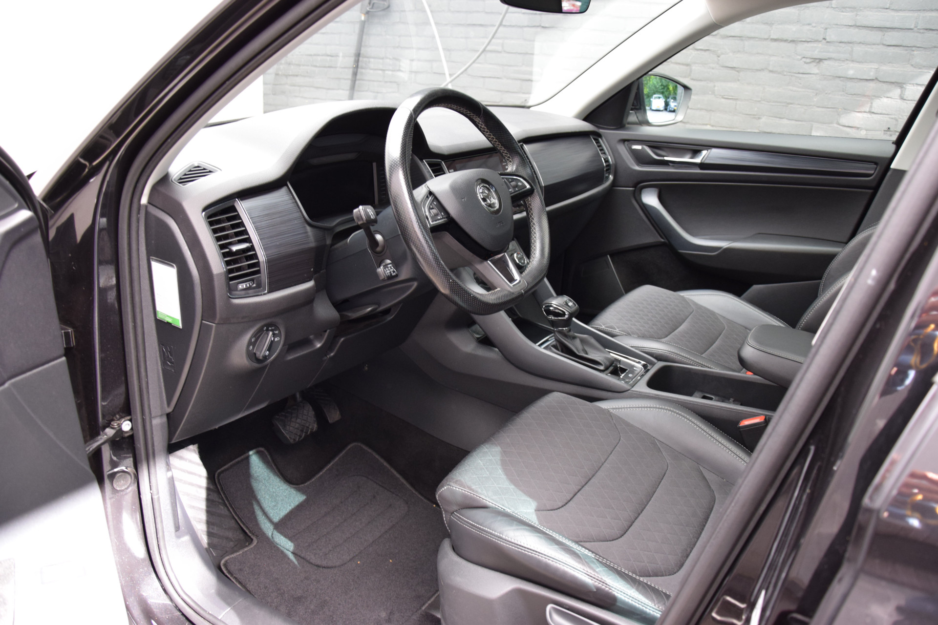 Skoda Kodiaq 1.5 TSI 150PK Business Edition DSG Automaat | Org. NL | BOVAG Garantie | Trekhaak | Adaptive Cruise | Elektrische Kofferklep | Camera | Full LED | Half Leder | Stoelverwarming | afbeelding 9