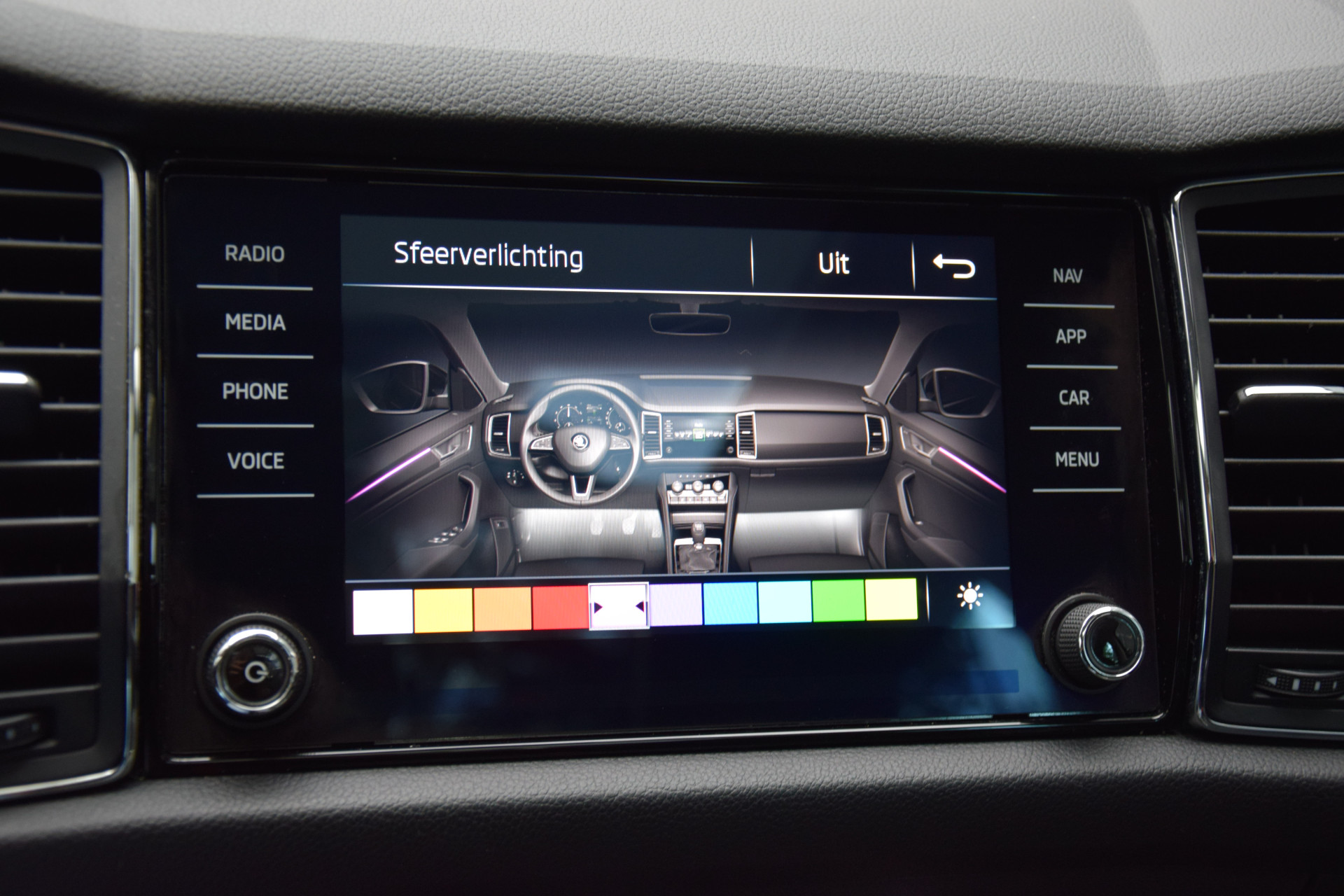 Skoda Kodiaq 1.5 TSI 150PK Business Edition DSG Automaat | Org. NL | BOVAG Garantie | Trekhaak | Adaptive Cruise | Elektrische Kofferklep | Camera | Full LED | Half Leder | Stoelverwarming | afbeelding 26