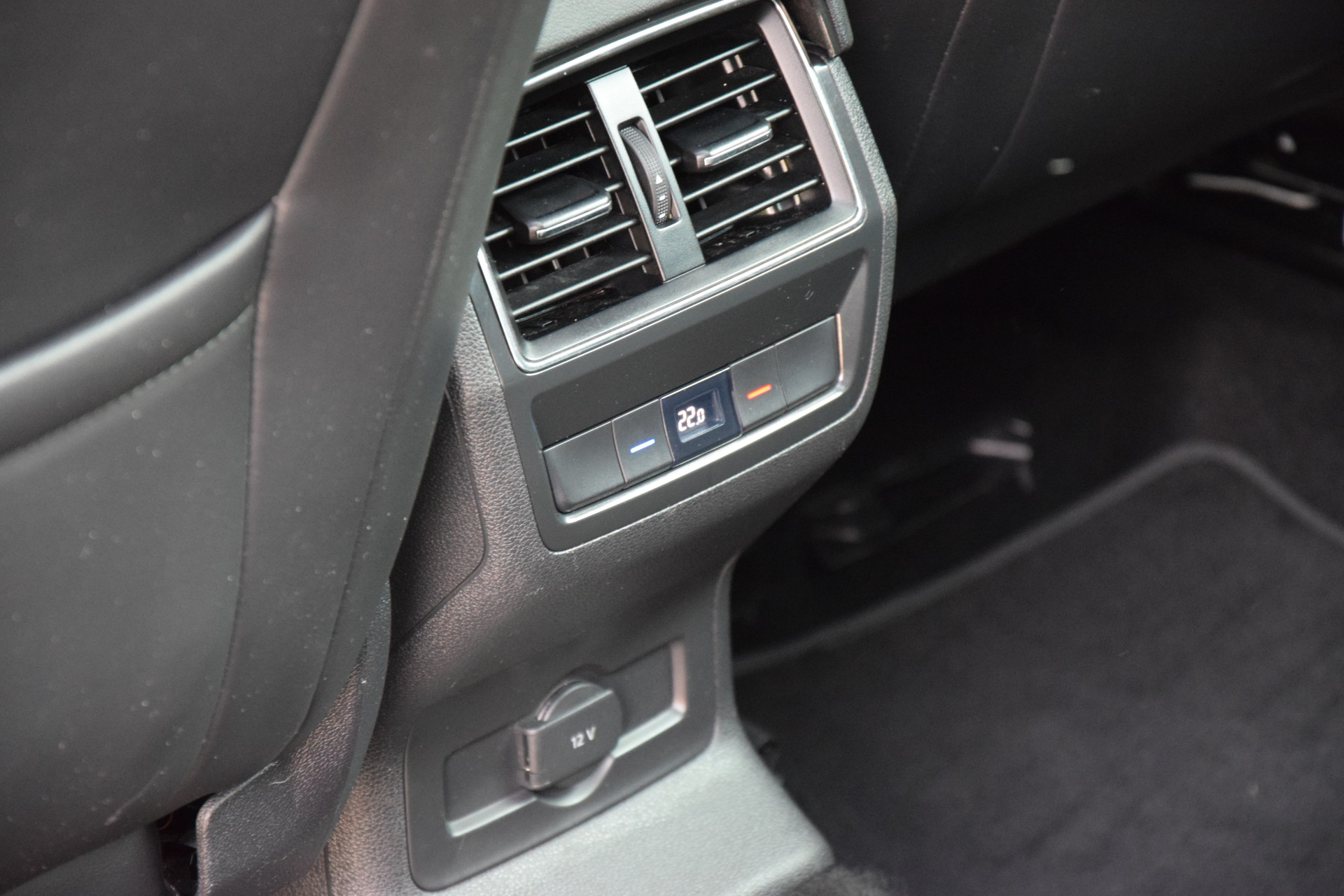 Skoda Kodiaq 1.5 TSI 150PK Business Edition DSG Automaat | Org. NL | BOVAG Garantie | Trekhaak | Adaptive Cruise | Elektrische Kofferklep | Camera | Full LED | Half Leder | Stoelverwarming | afbeelding 39